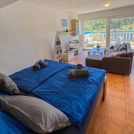 Appartamento Dupin Oceanfront With Boat Dock